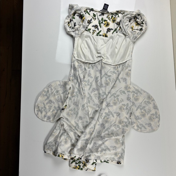 Bees 🐝 & Roses 🌹 EMPIRE DRESS - Picture 5 of 5